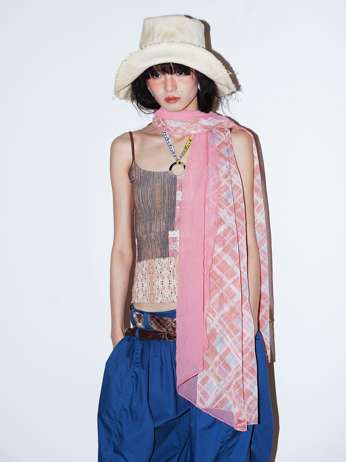 badtaste Pink Retro Print Halter Multiway U Neck Slim Fit Women's Camisoles