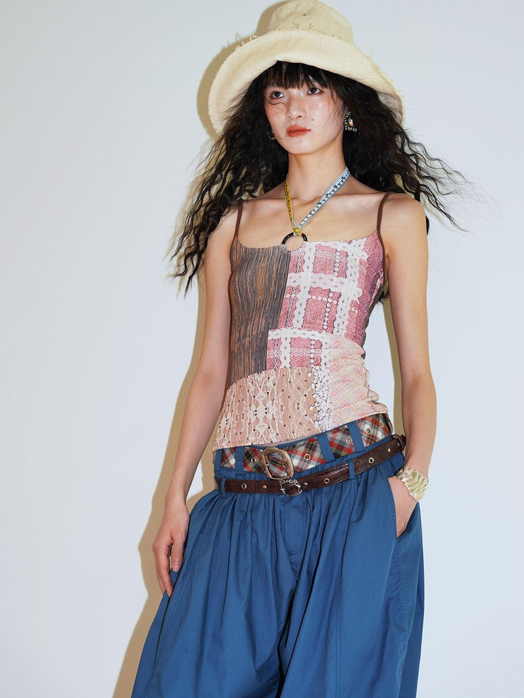 badtaste Pink Retro Print Halter Multiway U Neck Slim Fit Women's Camisoles