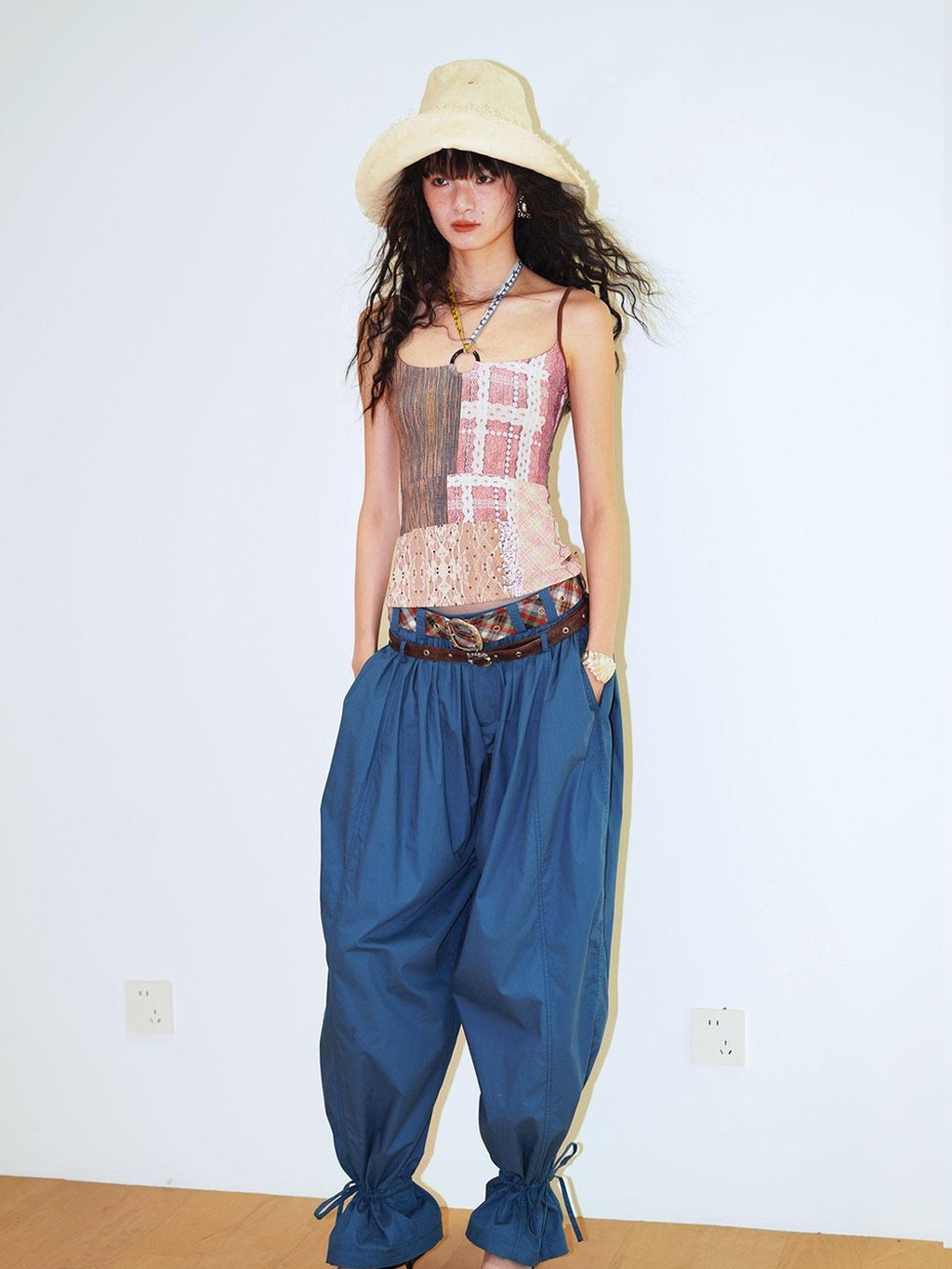 badtaste Pink Retro Print Halter Multiway U Neck Slim Fit Women's Camisoles