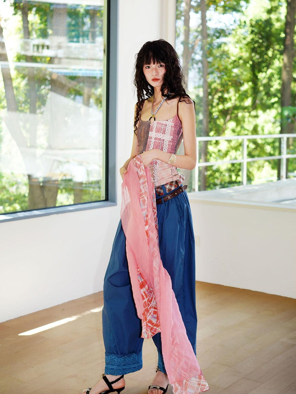 badtaste Pink Retro Print Halter Multiway U Neck Slim Fit Women's Camisoles