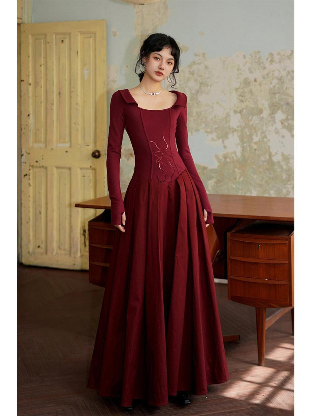 badtaste Slimming Solid Cutout U Neck Long Sleeve Women's Casual Maxi Dresses