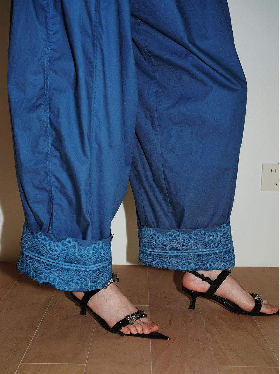 badtaste Western Vintage Solid Balloon Silhouette Cinched Cuff Women's Wide-leg Pants