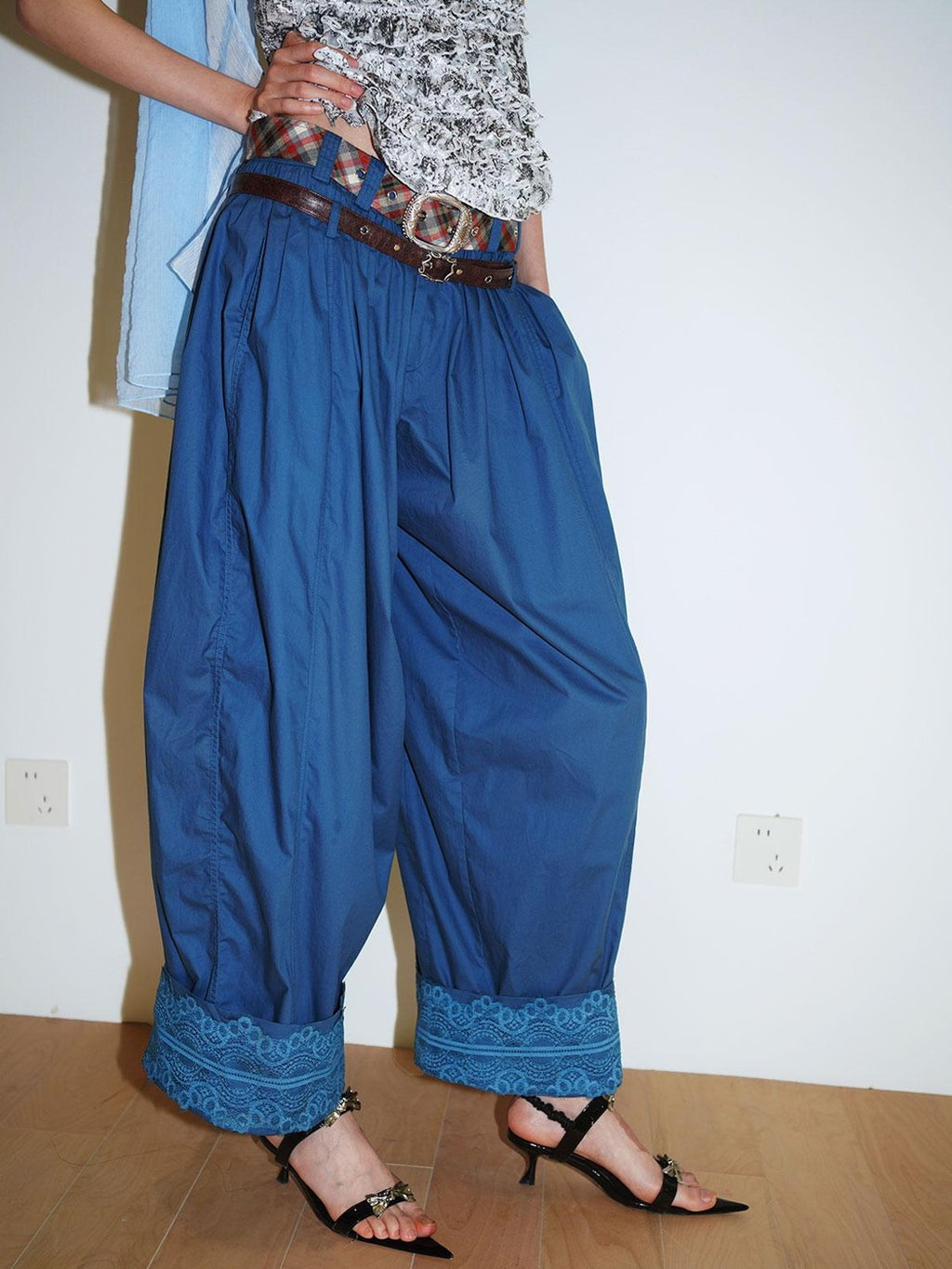 badtaste Western Vintage Solid Balloon Silhouette Cinched Cuff Women's Wide-leg Pants