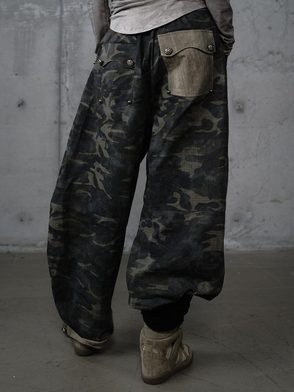 NO ROMANCE Embroidered Cotton Camo Casual Mid Rise Curved Cut Teen Girls Wide-Leg Pants