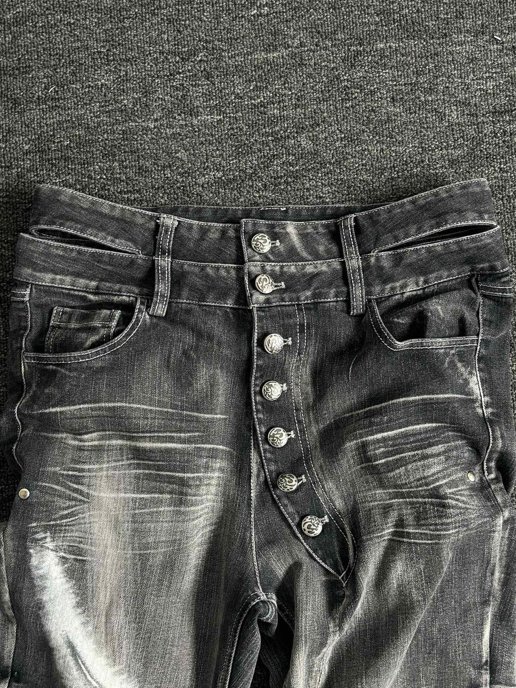 PAIKI High Stretch Washed Whisker Rivet Low Rise Loose Fit Casual Denim Straight Jeans