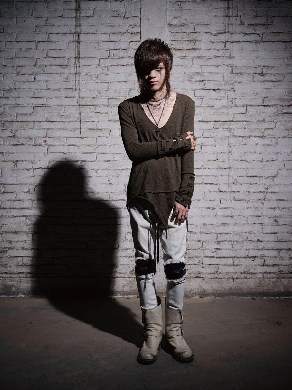 The space between Us Wasteland Asymmetric V-neck Slim Women's Cotton Long Sleeve T-shirts