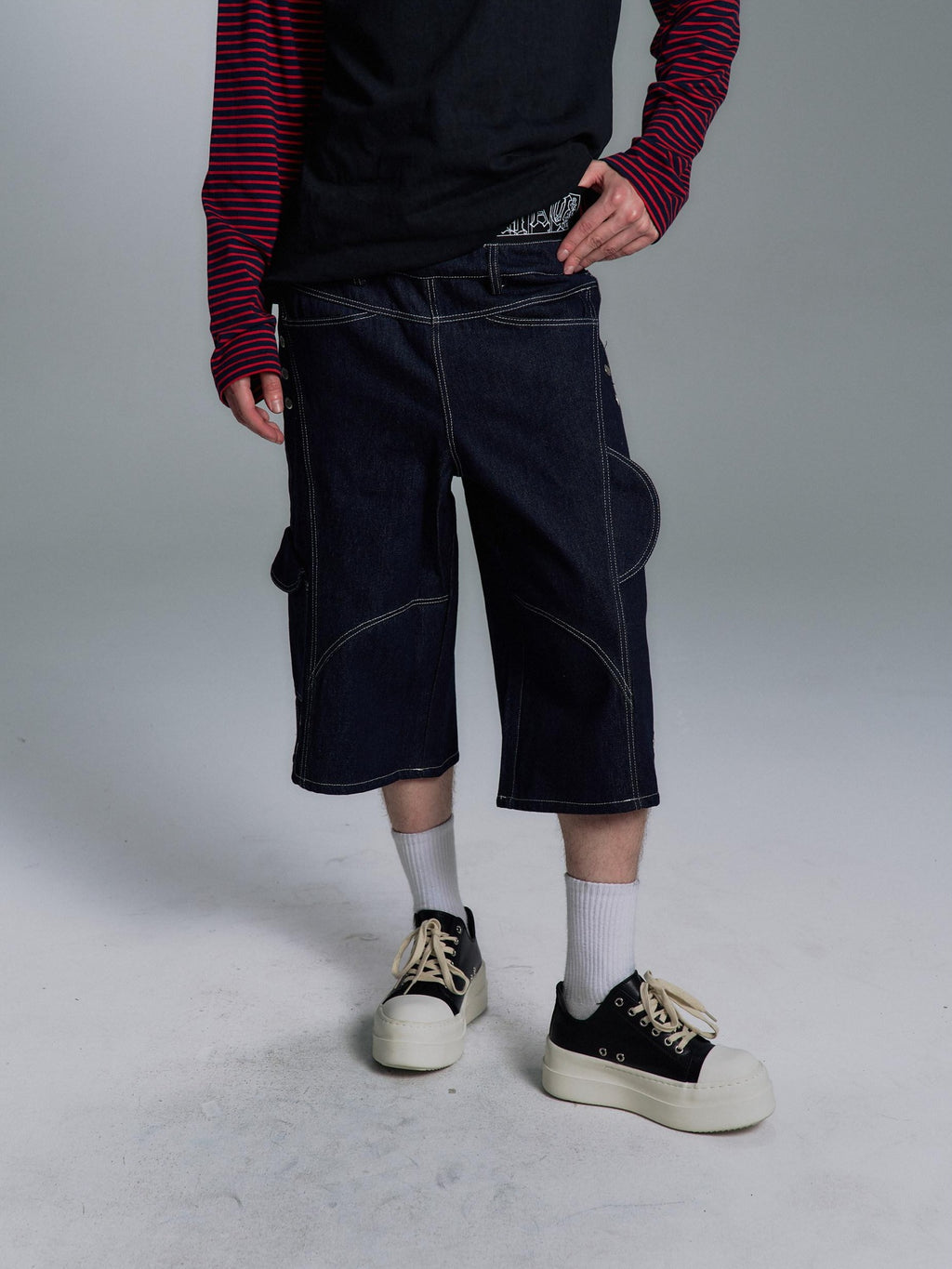 PAIKI 100 Percent Cotton Loose Fit Pocket Topstitch Mid Rise Men Casual Short Trousers