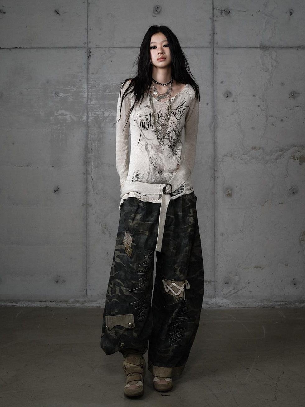 NO ROMANCE Embroidered Cotton Camo Casual Mid Rise Curved Cut Teen Girls Wide-Leg Pants