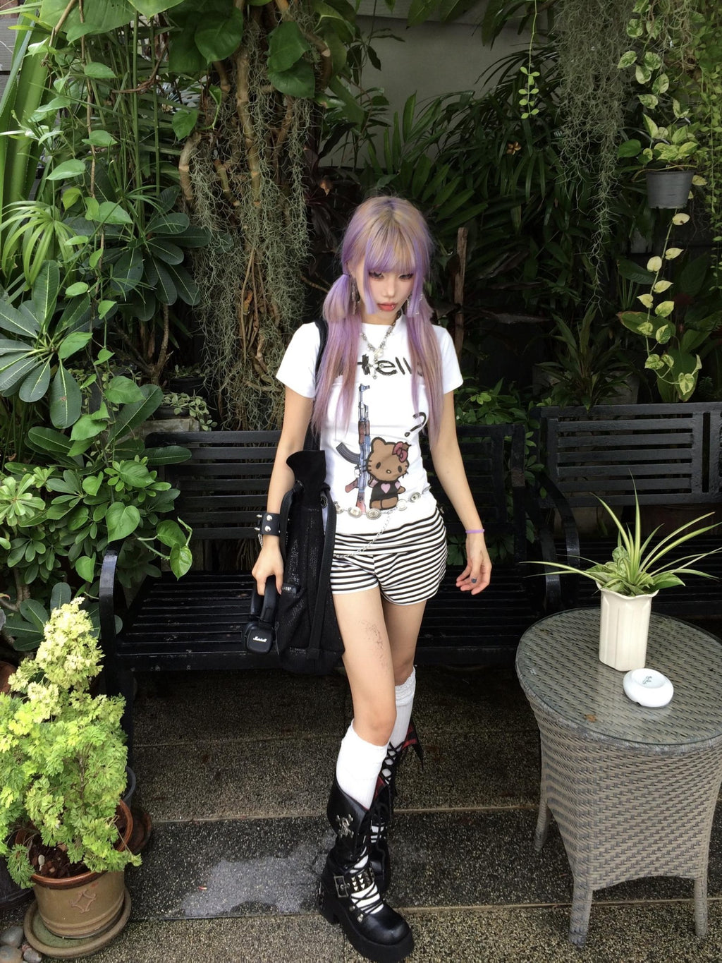 linzerooo Black White Striped Color Block Fold Waist Women's Polyester Low-rise Shorts