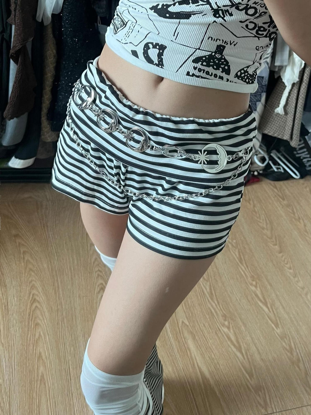 linzerooo Black White Striped Color Block Fold Waist Women's Polyester Low-rise Shorts