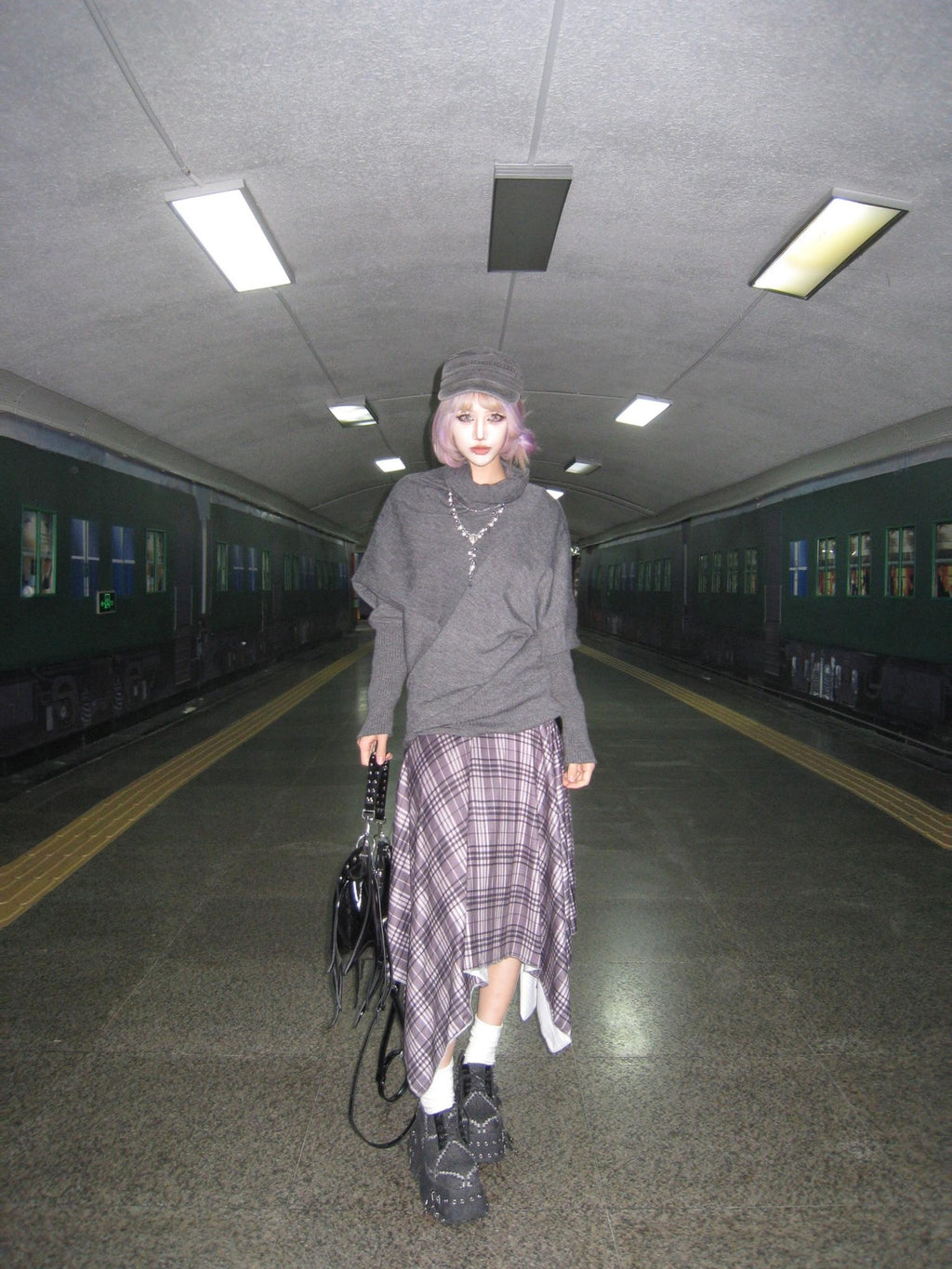 linzerooo Gray Plaid Asymmetric Design Women's Turtleneck Sweaters