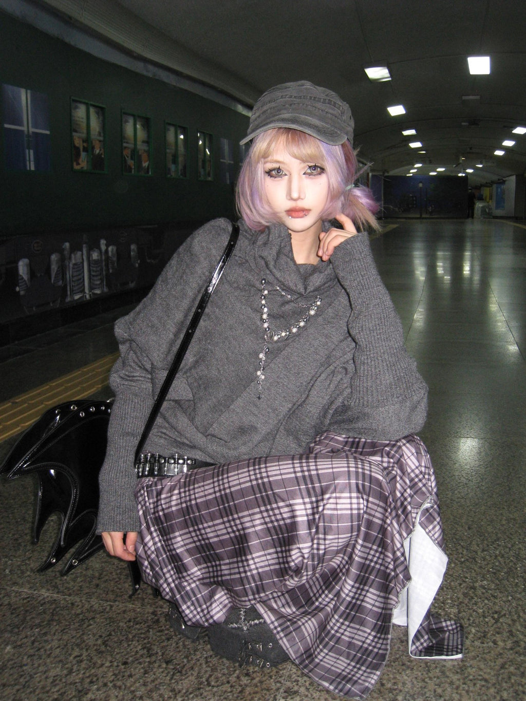 linzerooo Gray Plaid Asymmetric Design Women's Turtleneck Sweaters