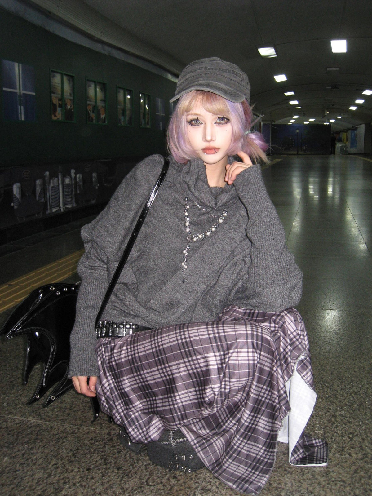 linzerooo Gray Plaid Asymmetric Design Women's Turtleneck Sweaters