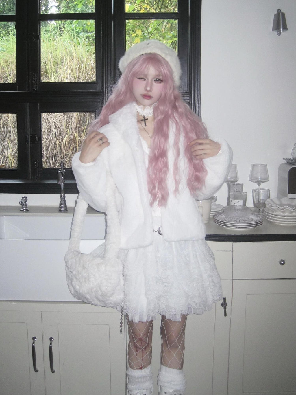 linzerooo Y2k Fuzzy Faux Fur White Women's Sweet Style Puffer Jackets
