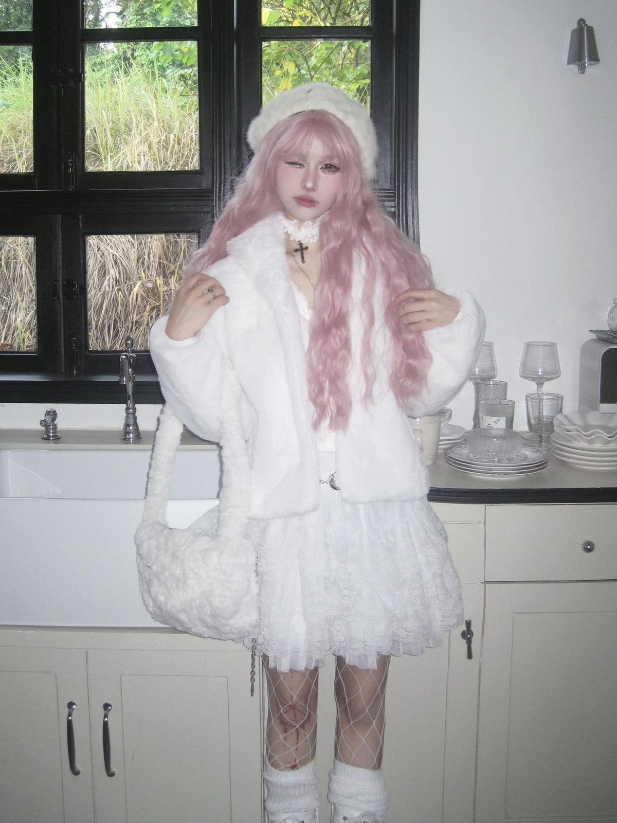 linzerooo Y2k Fuzzy Faux Fur White Women's Sweet Style Puffer Jackets