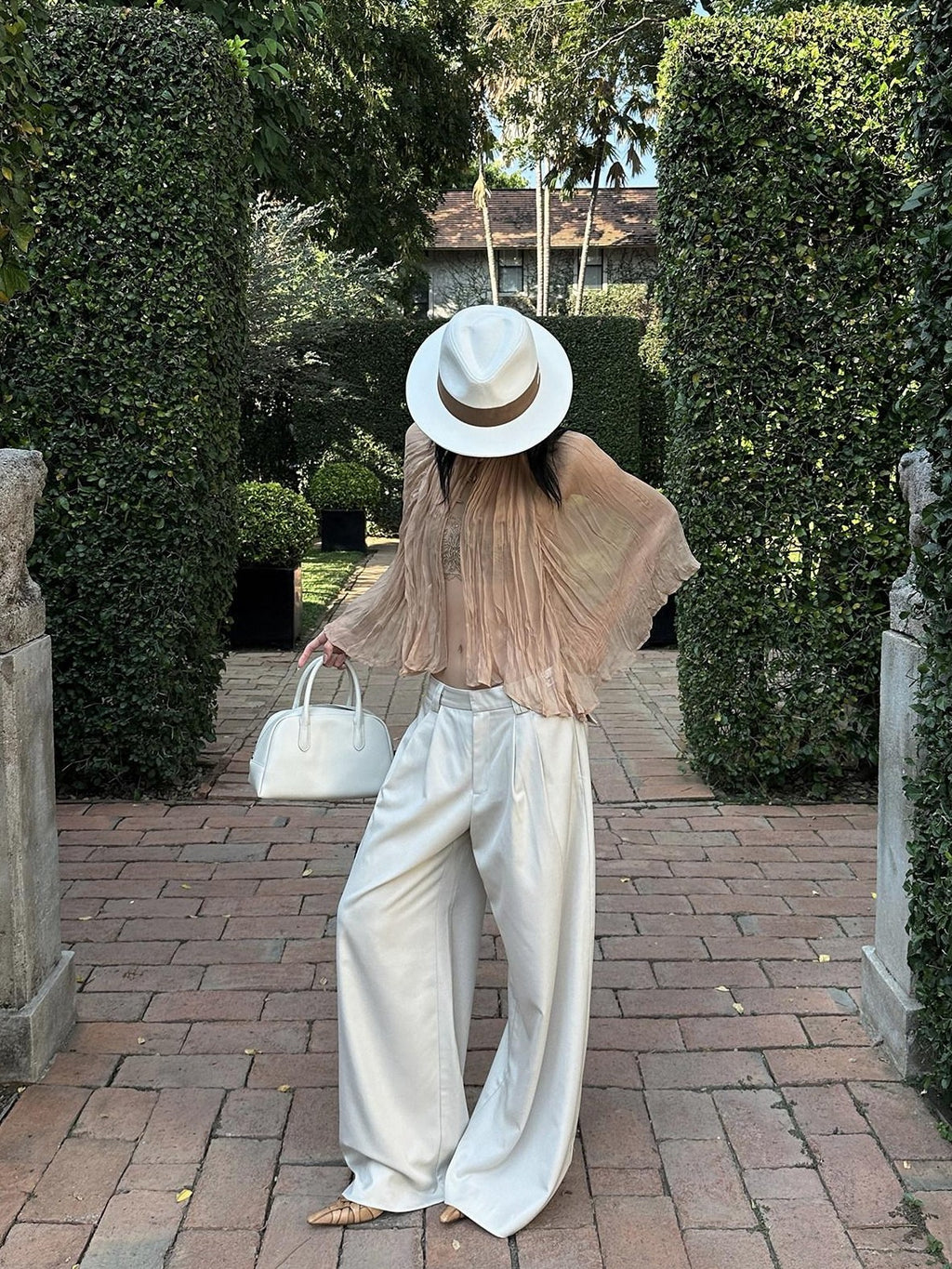 rovente Almond Minimalist Low Waist Pockets Zipper Woven Women's Wide-leg Pants