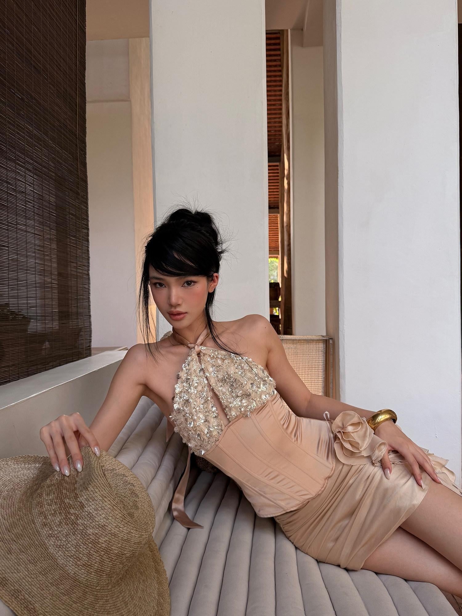 rovente Apricot Sequin Halter Neck Fishbone Boned Women's Halter Tops