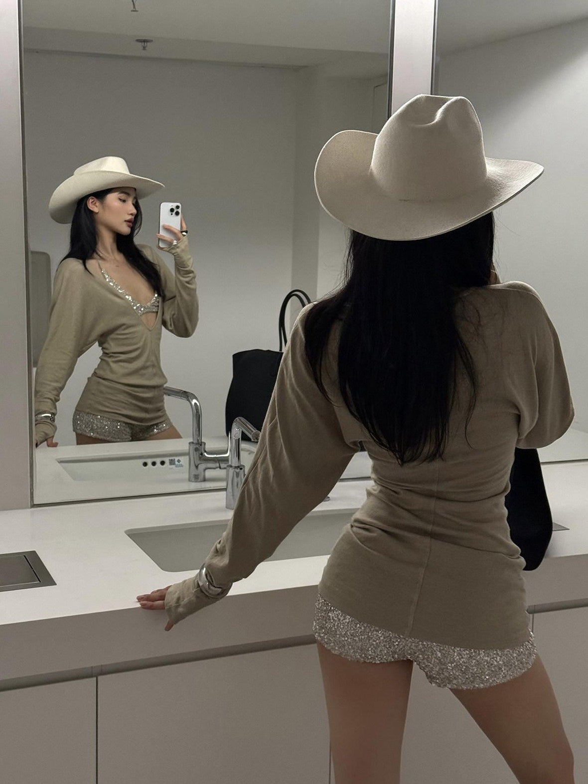 rovente Apricot Sequin V-neck Slim Knitted Women's Nylon Blend Long Sleeve T-shirts