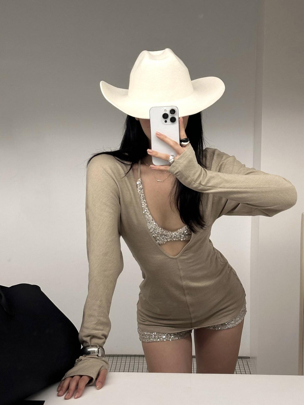 rovente Apricot Sequin V-neck Slim Knitted Women's Nylon Blend Long Sleeve T-shirts