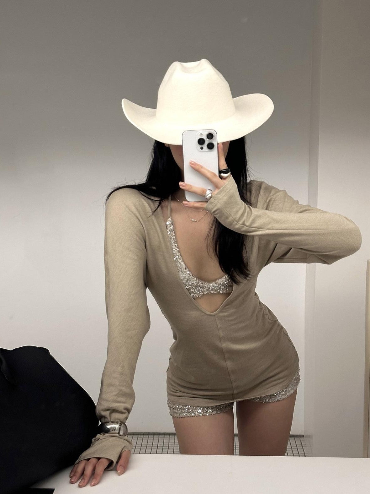 rovente Apricot Sequin V-neck Slim Knitted Women's Nylon Blend Long Sleeve T-shirts