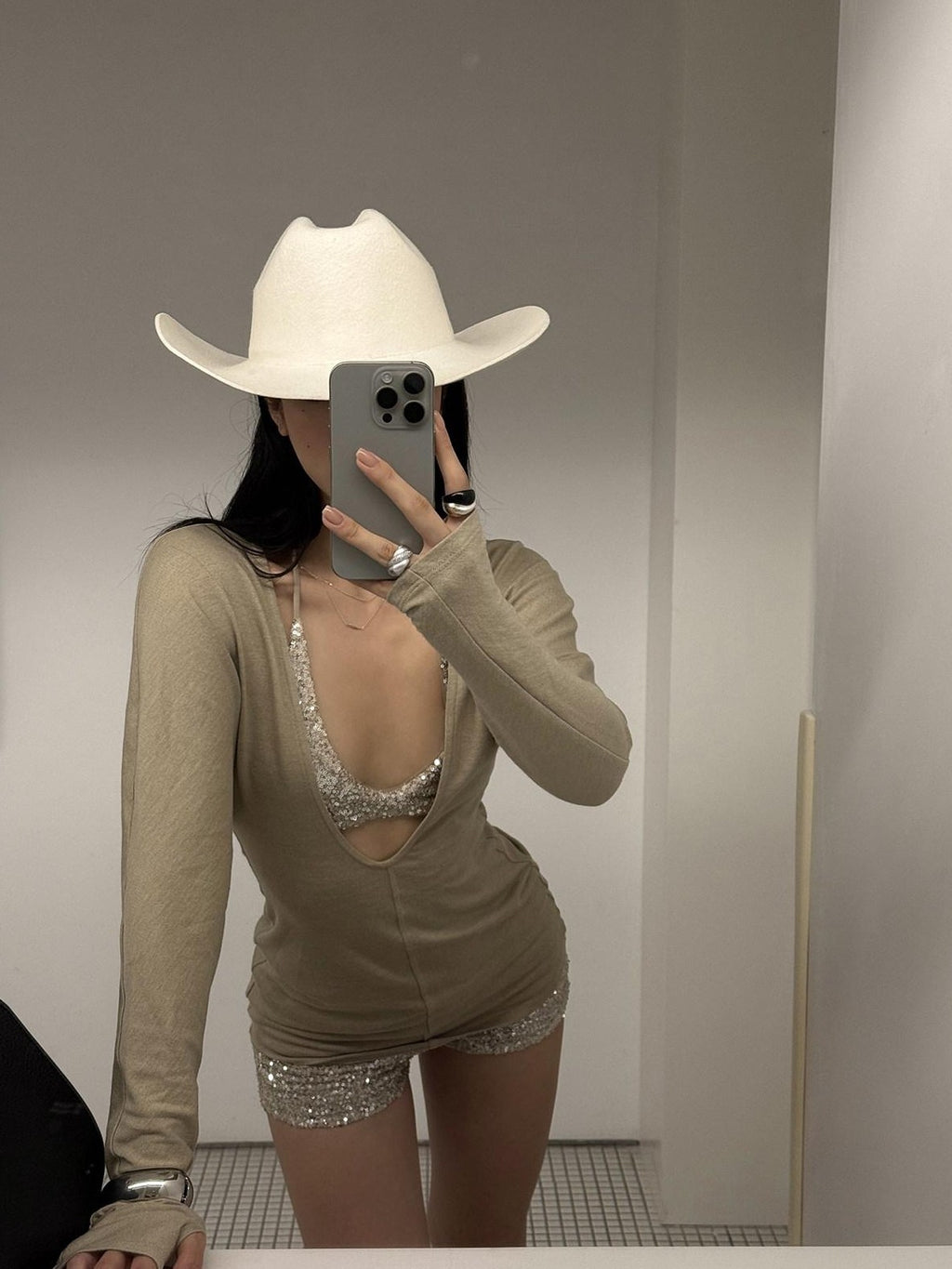 rovente Apricot Sequin V-neck Slim Knitted Women's Nylon Blend Long Sleeve T-shirts