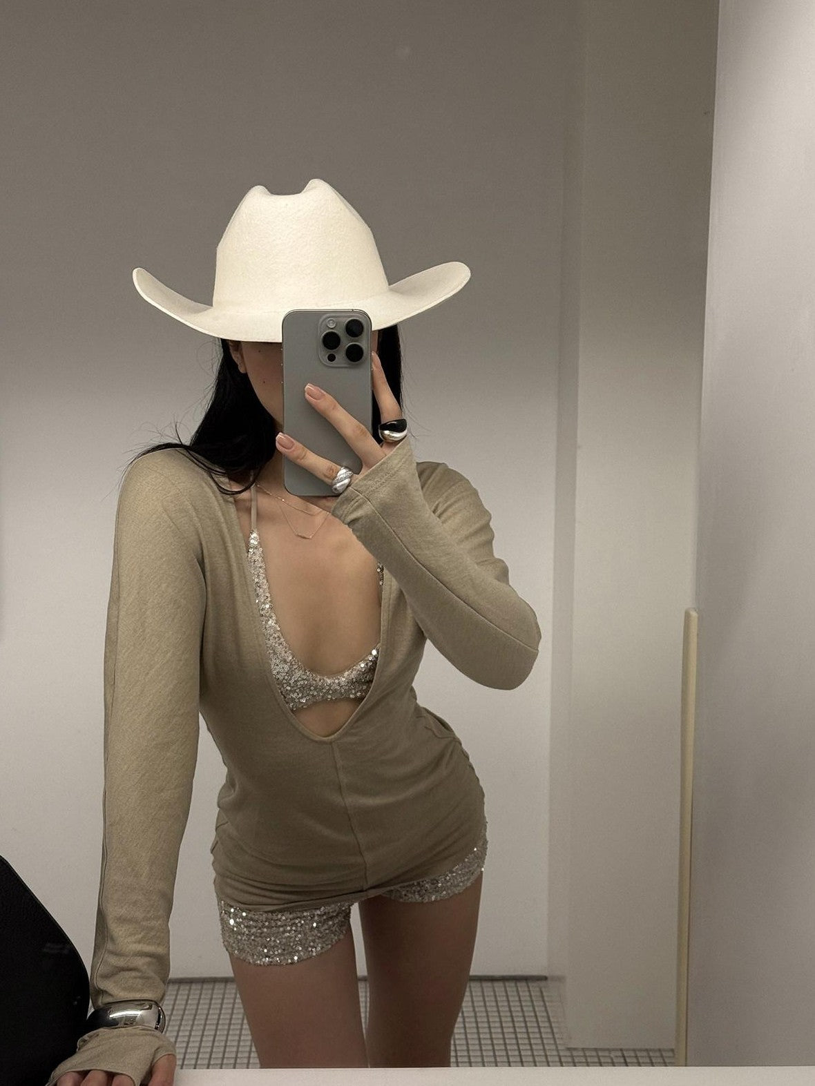 rovente Apricot Sequin V-neck Slim Knitted Women's Nylon Blend Long Sleeve T-shirts