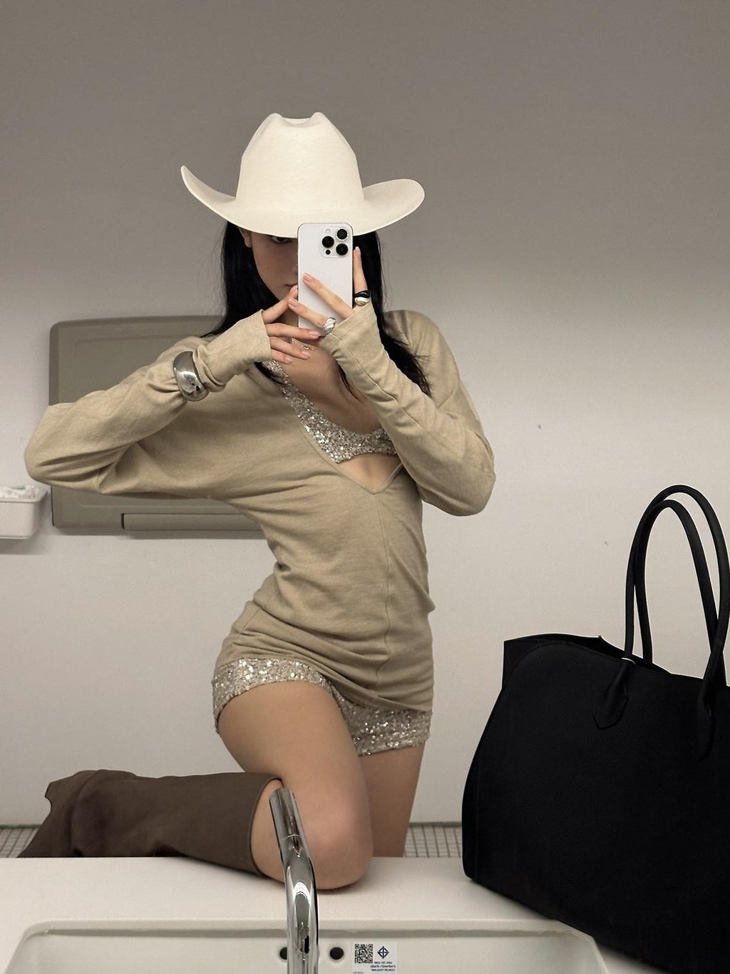 rovente Apricot Sequin V-neck Slim Knitted Women's Nylon Blend Long Sleeve T-shirts