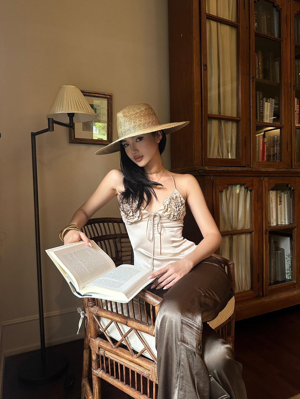 rovente Apricot Sleeveless V-neck Slim Fit Short Women's Acetate Camisoles