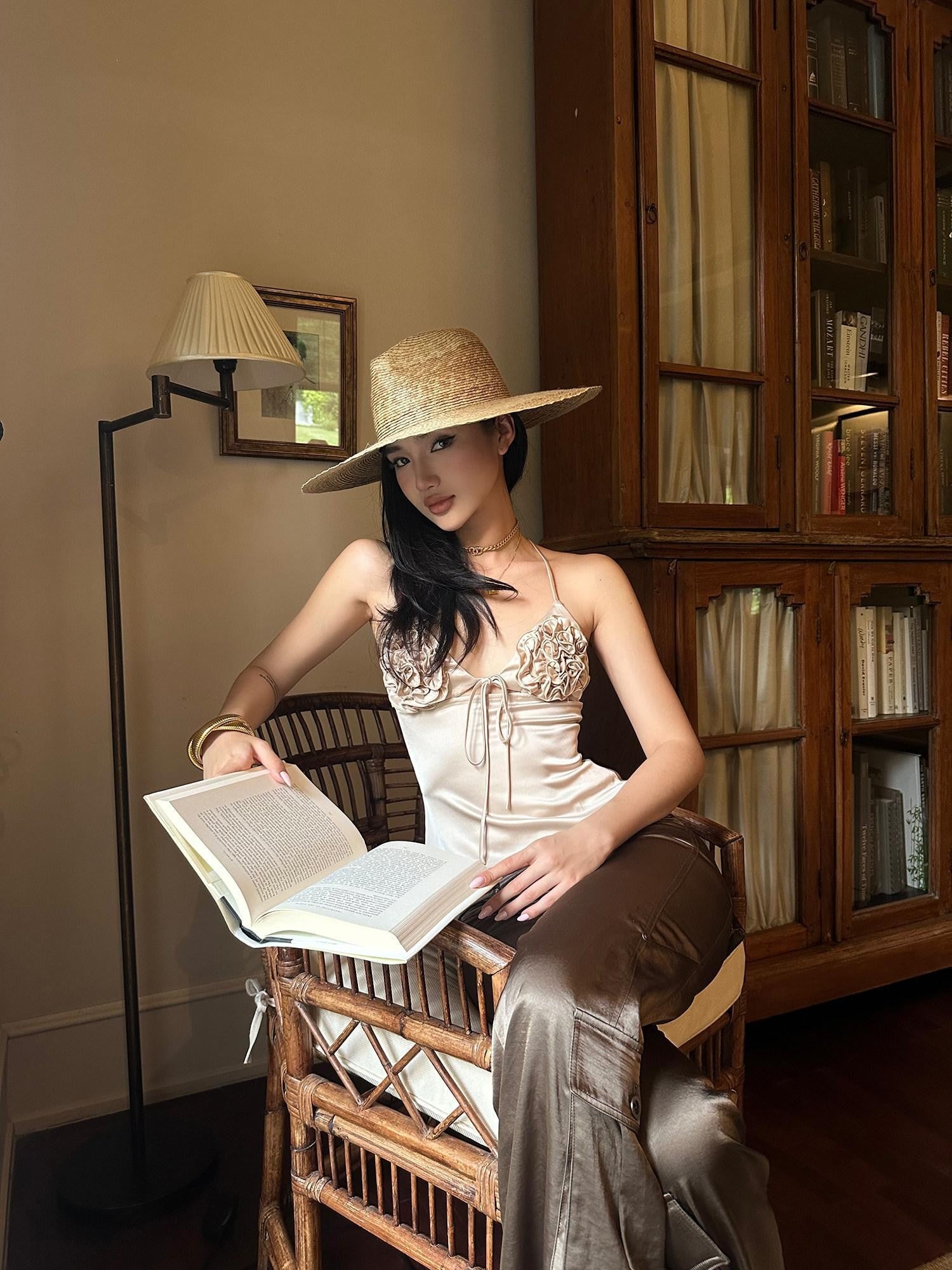 rovente Apricot Sleeveless V-neck Slim Fit Short Women's Acetate Camisoles