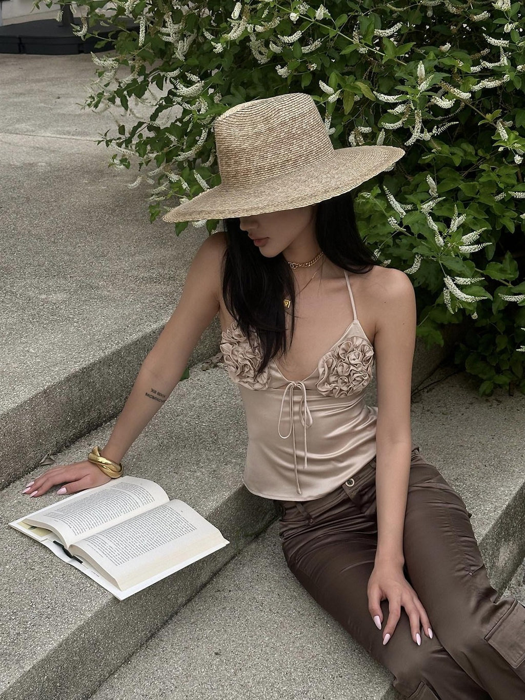 rovente Apricot Sleeveless V-neck Slim Fit Short Women's Acetate Camisoles