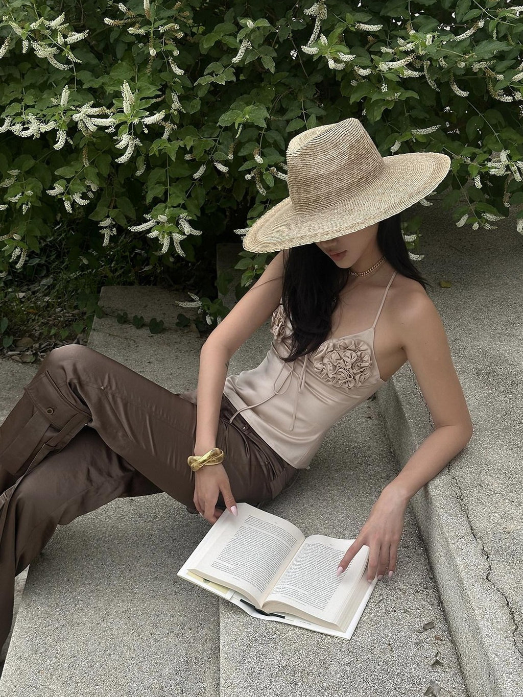 rovente Apricot Sleeveless V-neck Slim Fit Short Women's Acetate Camisoles