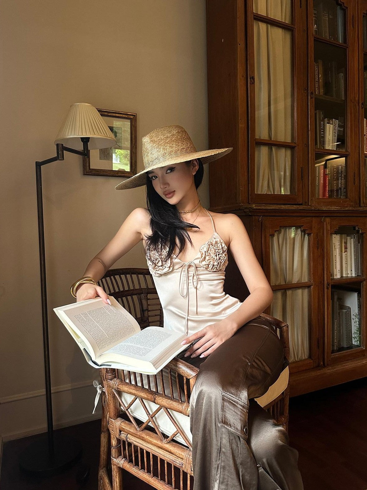rovente Apricot Sleeveless V-neck Slim Fit Short Women's Acetate Camisoles
