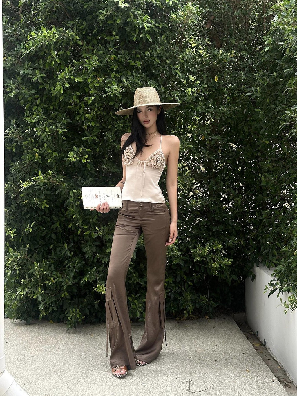 rovente Apricot Sleeveless V-neck Slim Fit Short Women's Acetate Camisoles