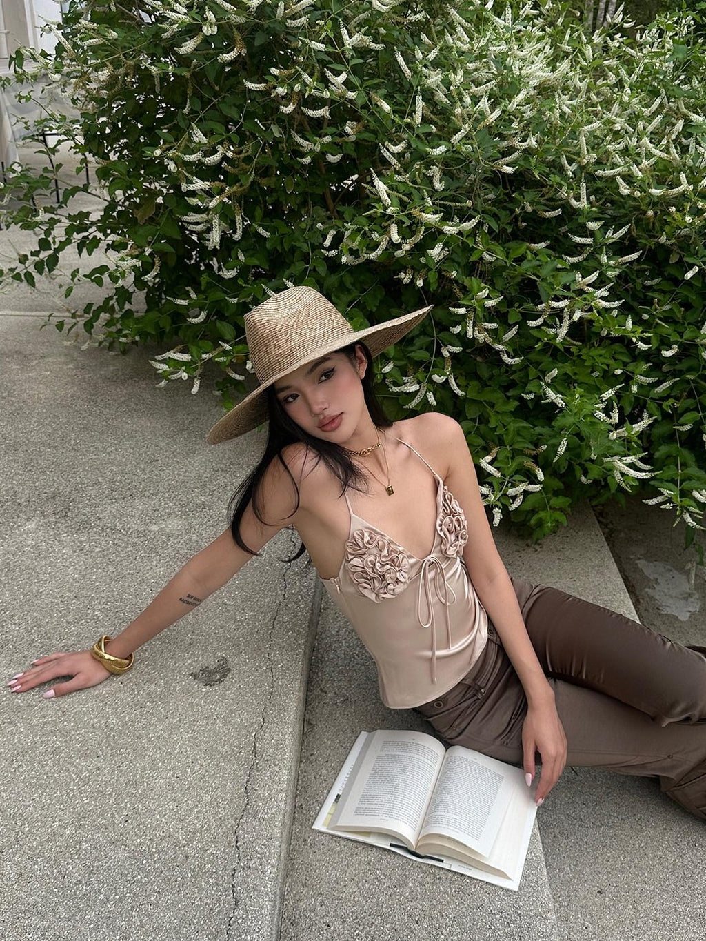 rovente Apricot Sleeveless V-neck Slim Fit Short Women's Acetate Camisoles