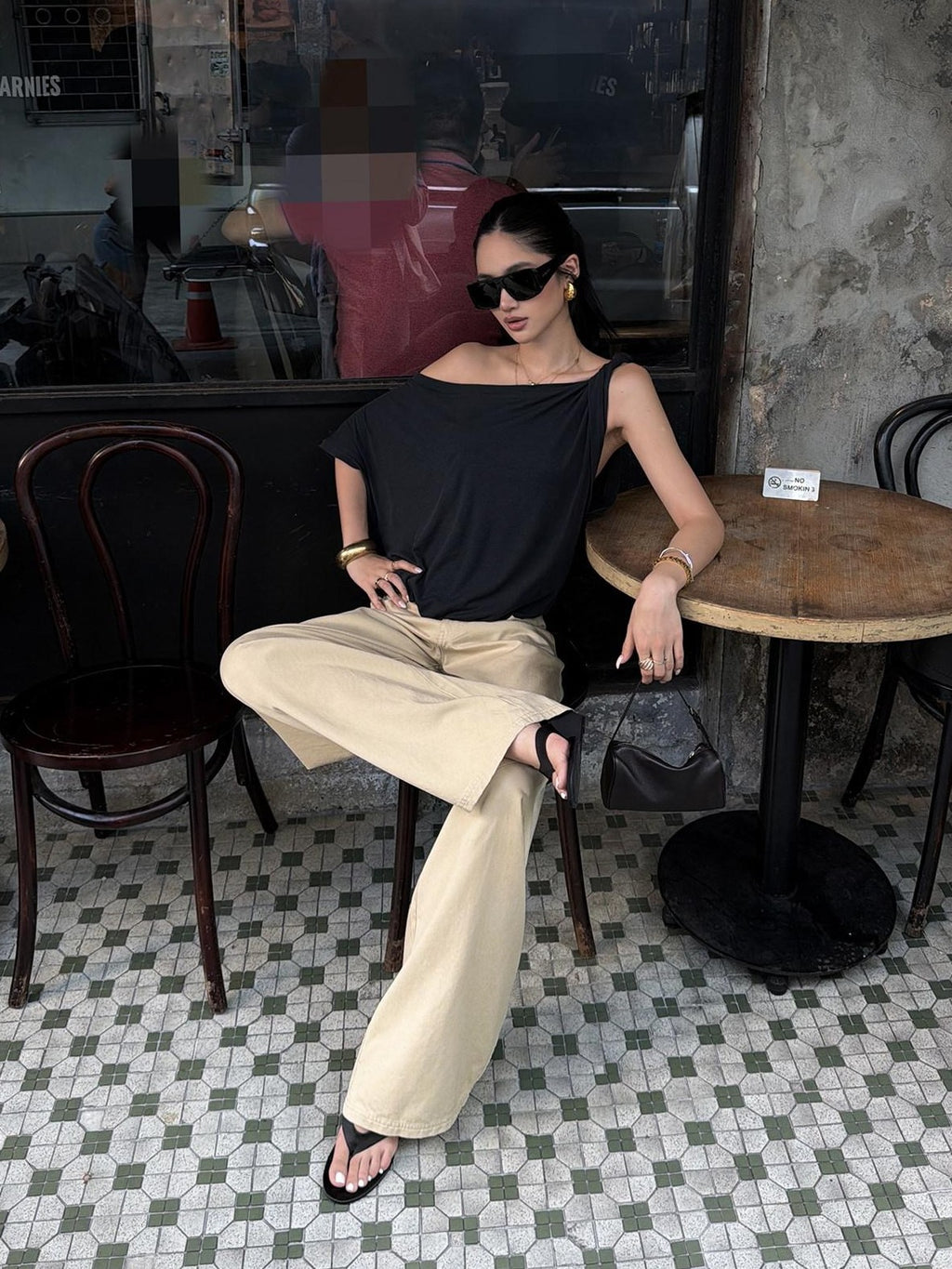 rovente Barcelona Street Scene Knot Asymmetric Loose Women's Navy Off-shoulder T-shirts