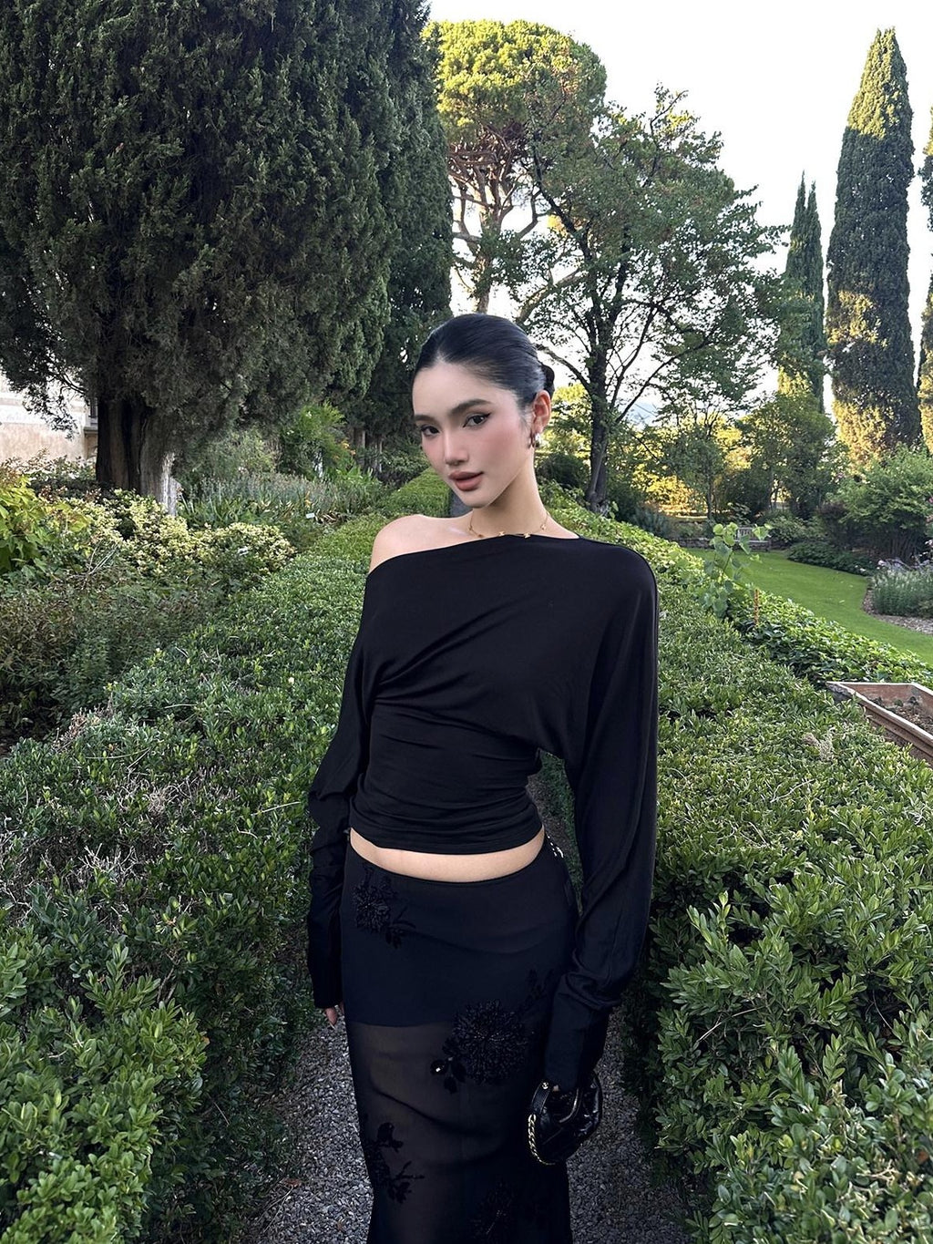 rovente Black Asymmetrical Off Shoulder Knit Women's Lyocell Long Sleeve T-shirts