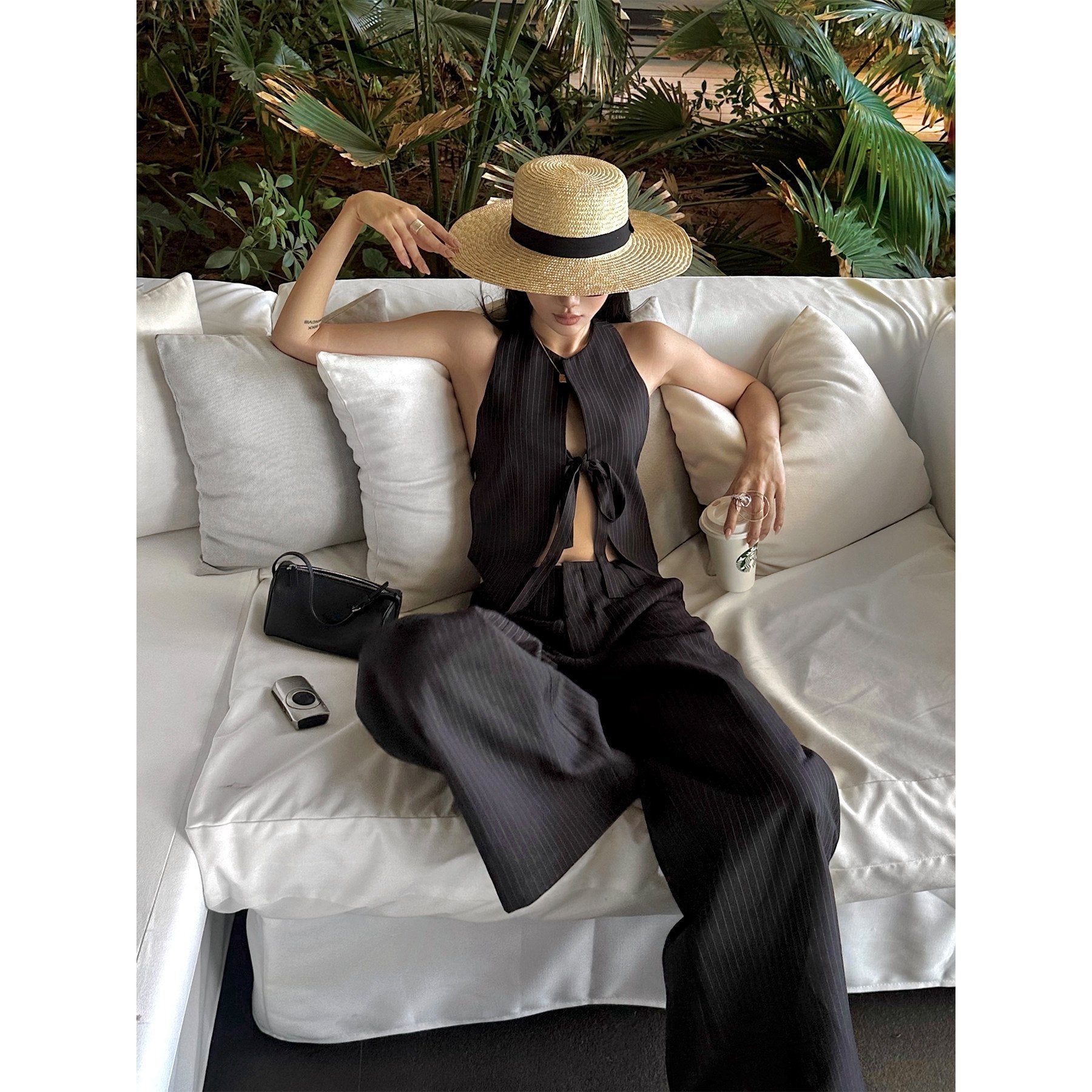 rovente_Black_Backless_Cropped_Sleeveless_Solid_Women's_Polyester_Halter_Tops_913287095189_MISSTT