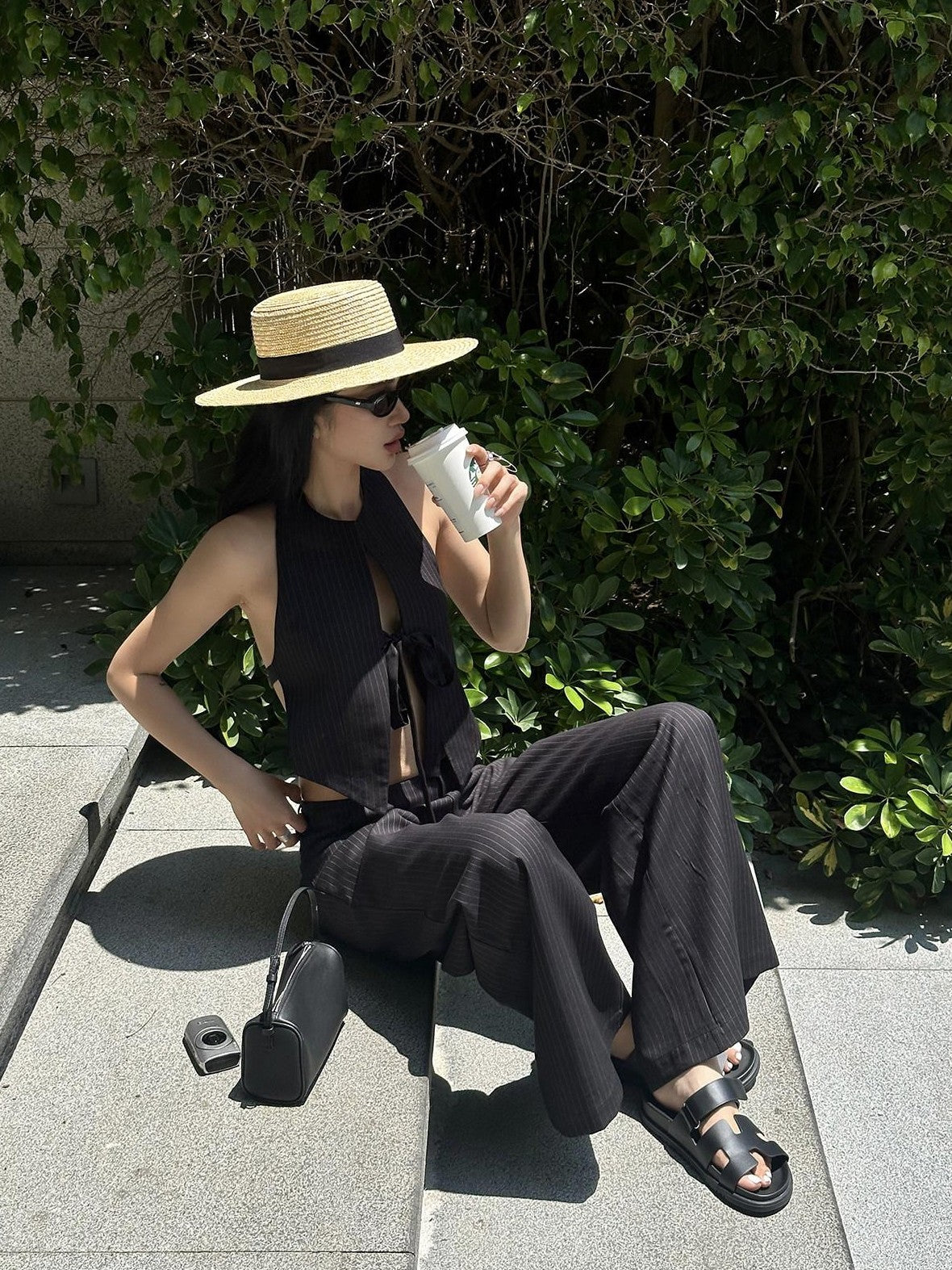 rovente Black Backless Cropped Sleeveless Solid Women's Polyester Halter Tops