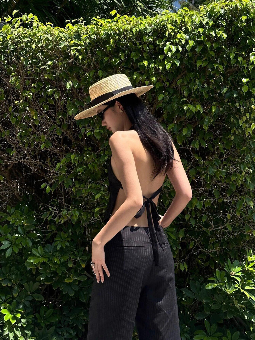rovente Black Backless Cropped Sleeveless Solid Women's Polyester Halter Tops