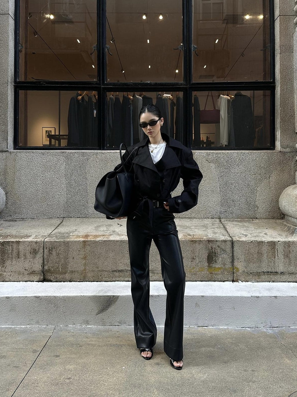 rovente Black Blazer Collar Belted Relaxed Women's Cotton Short Trench Coats
