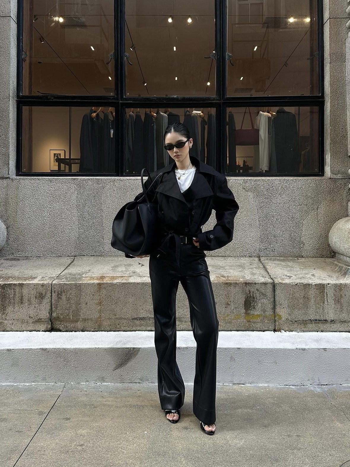 rovente Black Blazer Collar Belted Relaxed Women's Cotton Short Trench Coats