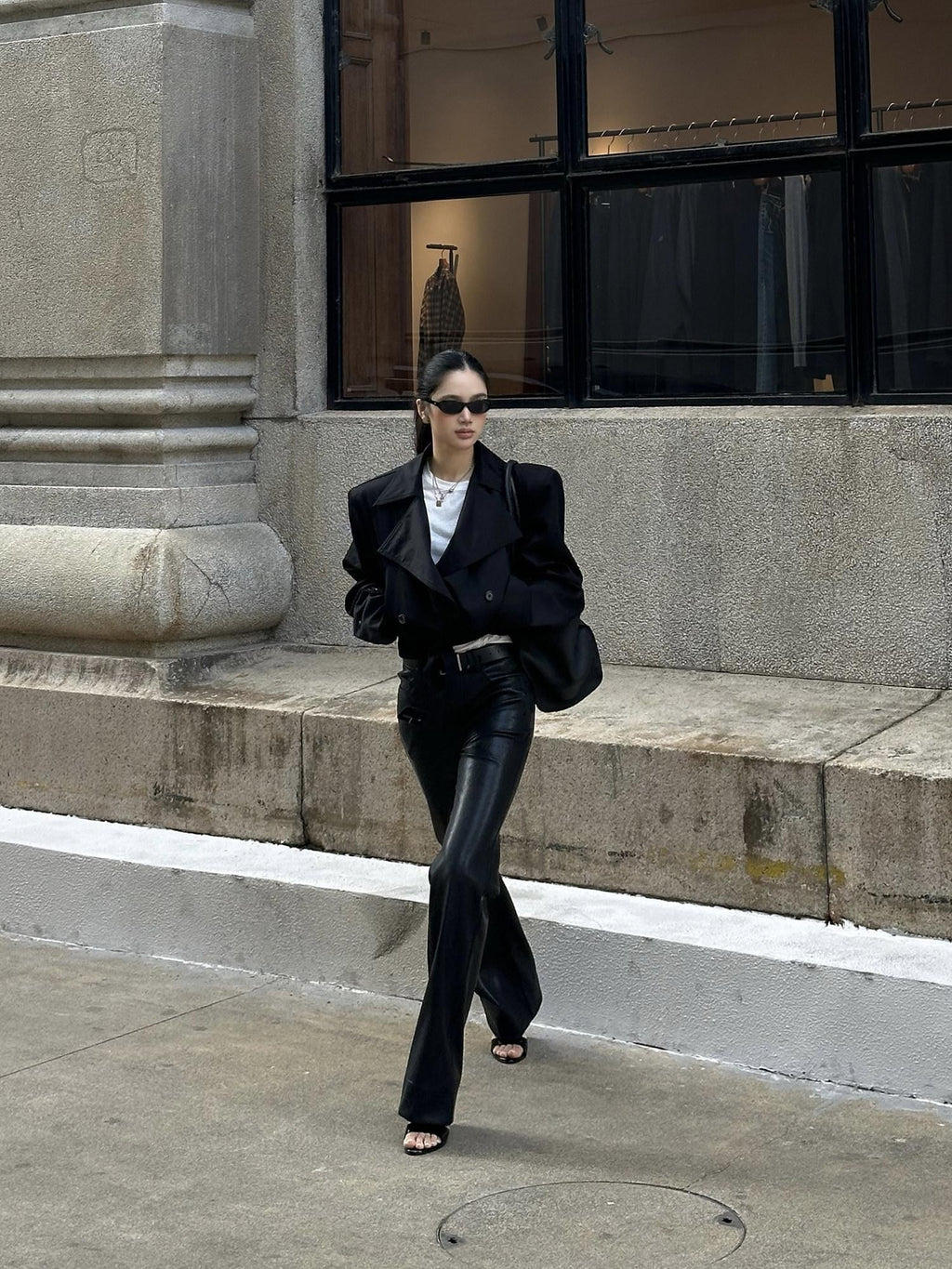 rovente Black Blazer Collar Belted Relaxed Women's Cotton Short Trench Coats