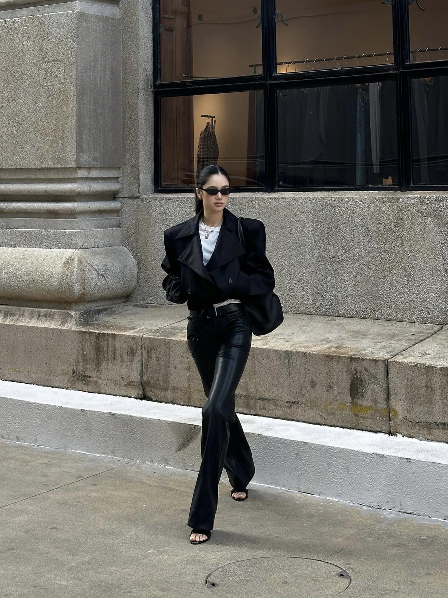 rovente Black Blazer Collar Belted Relaxed Women's Cotton Short Trench Coats