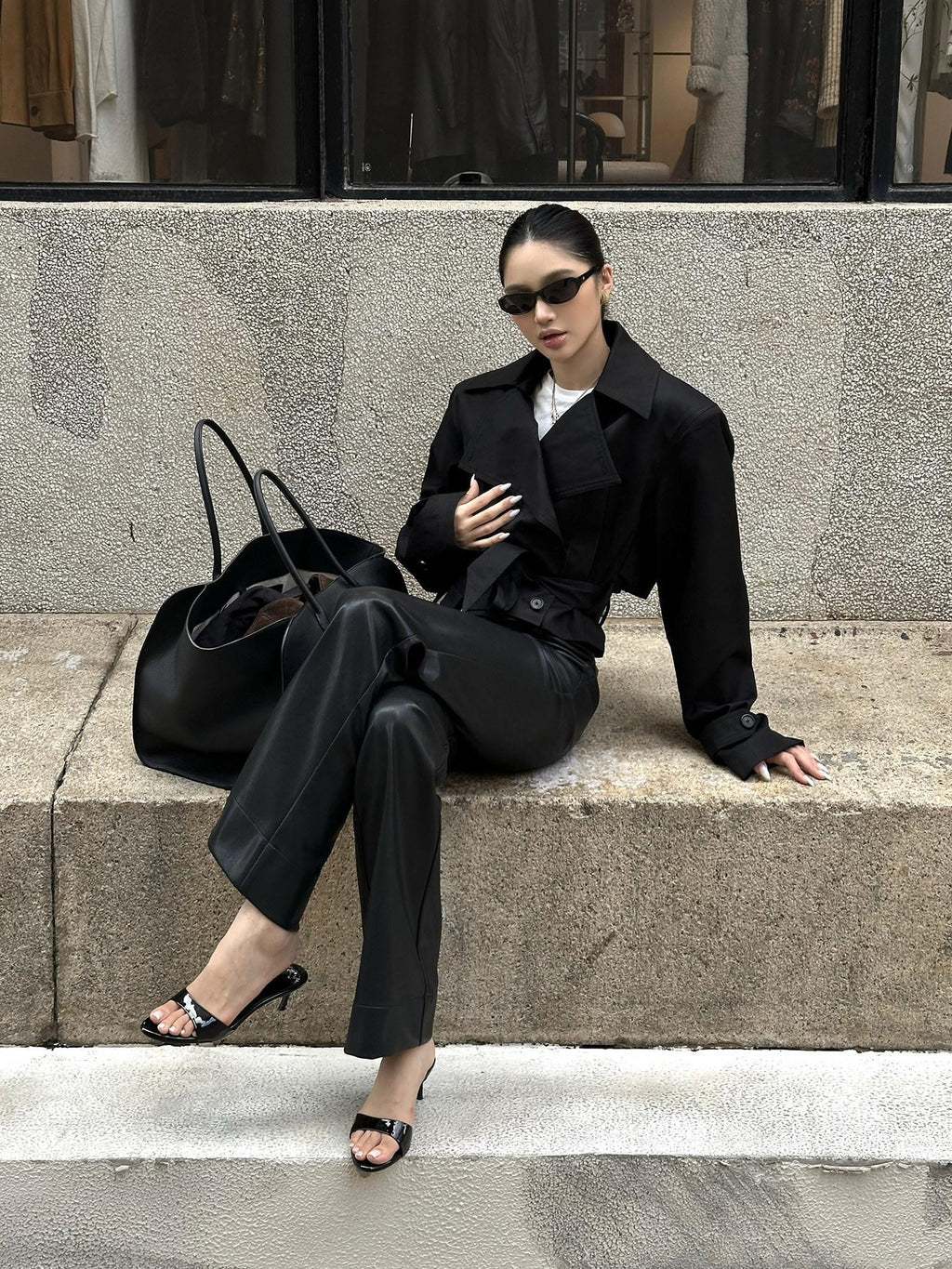 rovente Black Blazer Collar Belted Relaxed Women's Cotton Short Trench Coats
