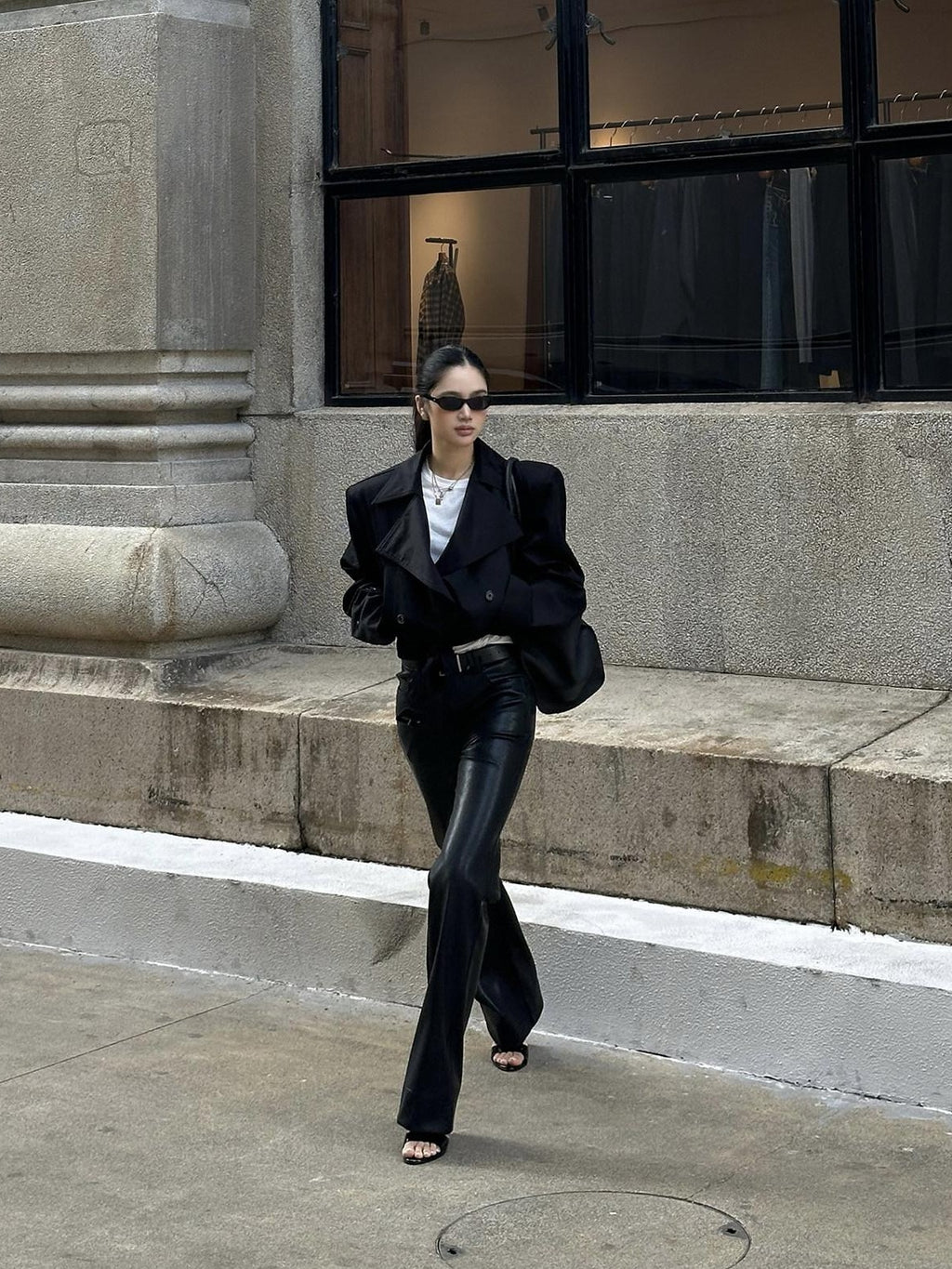 rovente Black Blazer Collar Belted Relaxed Women's Cotton Short Trench Coats