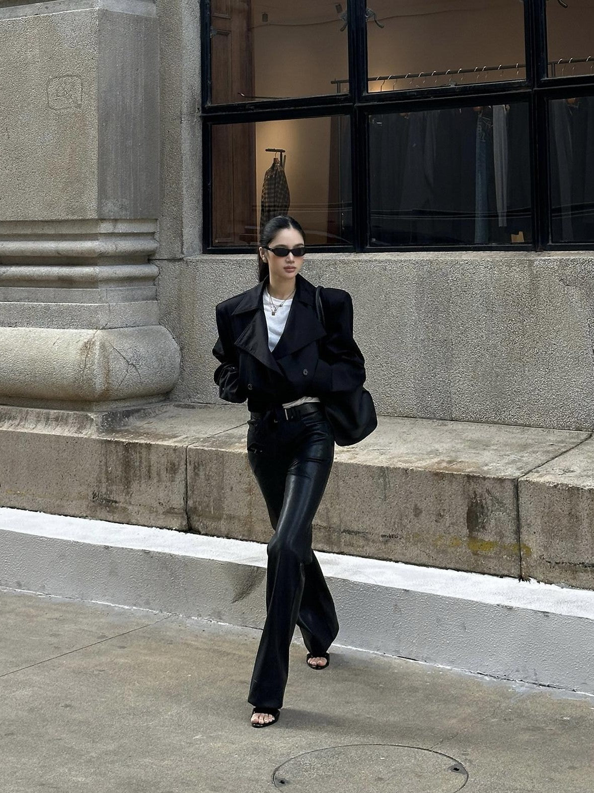 rovente Black Blazer Collar Belted Relaxed Women's Cotton Short Trench Coats
