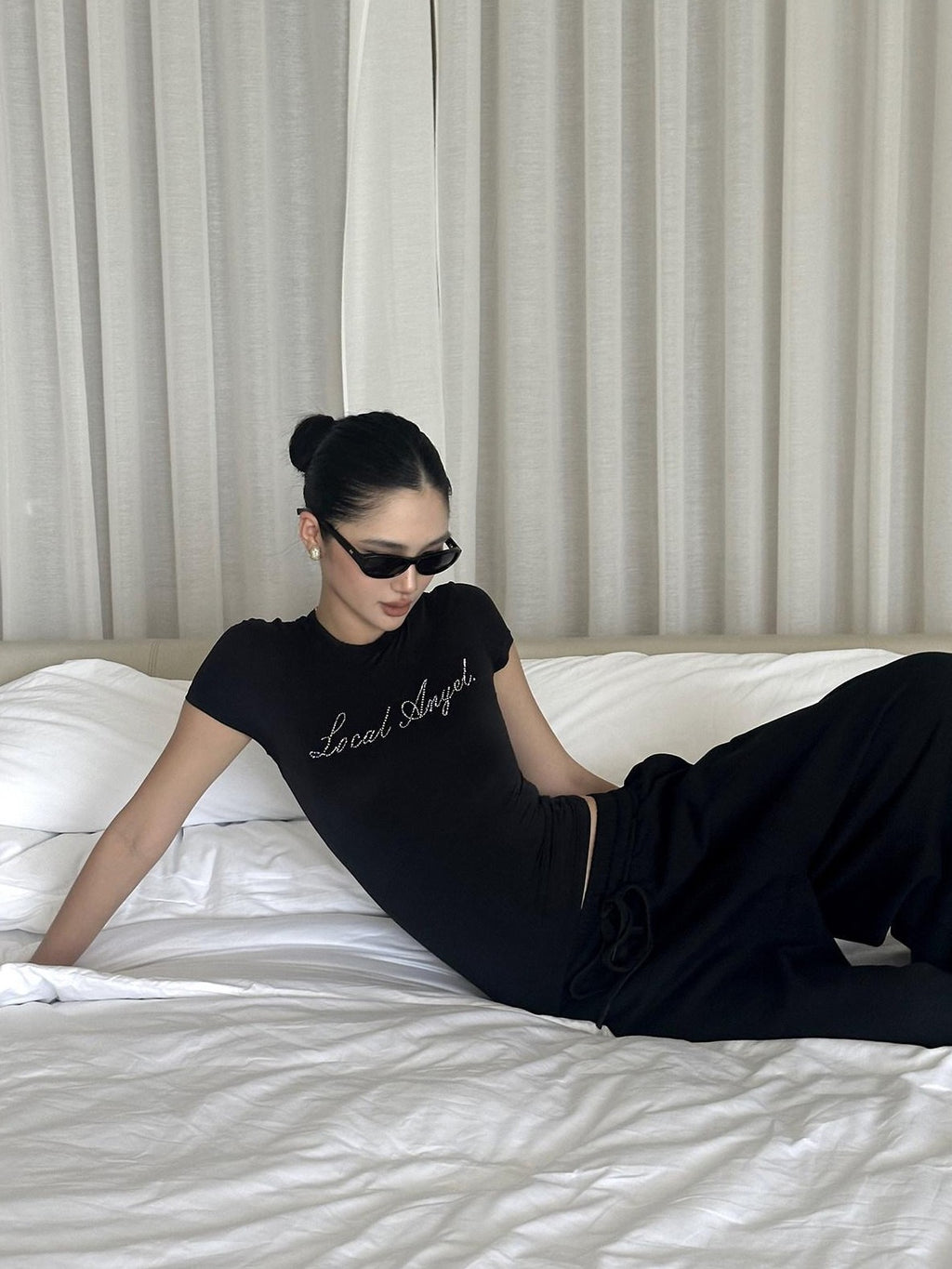 rovente Black Cinched Waist Round Neck Short Sleeve Women's Nylon Spandex Slim T-shirts