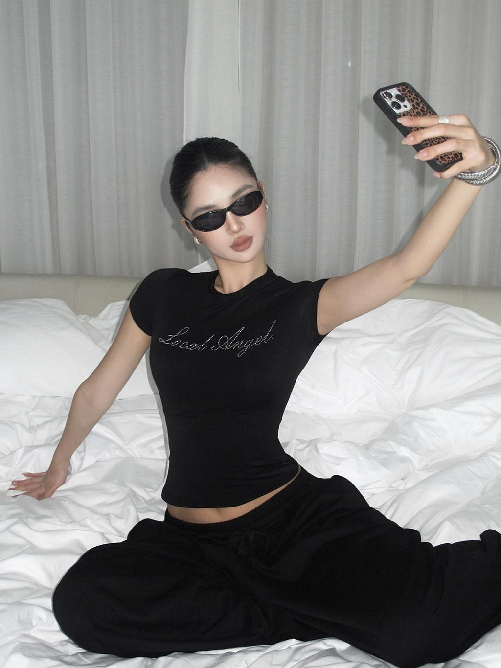 rovente Black Cinched Waist Round Neck Short Sleeve Women's Nylon Spandex Slim T-shirts