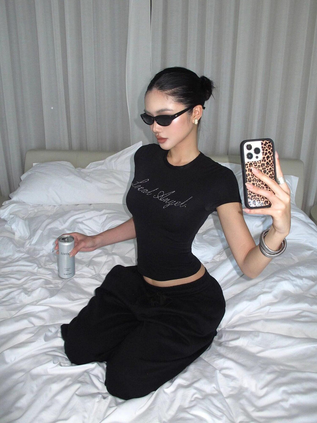 rovente Black Cinched Waist Round Neck Short Sleeve Women's Nylon Spandex Slim T-shirts