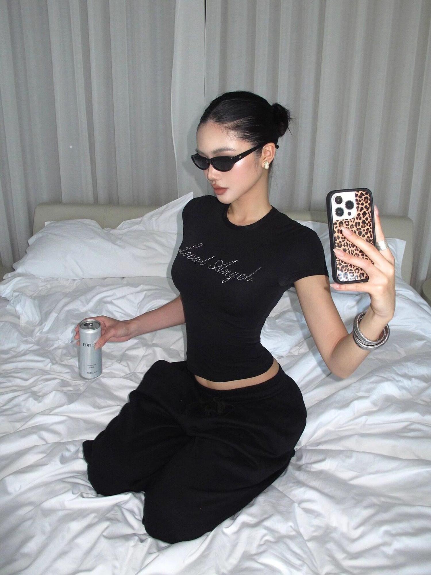 rovente Black Cinched Waist Round Neck Short Sleeve Women's Nylon Spandex Slim T-shirts